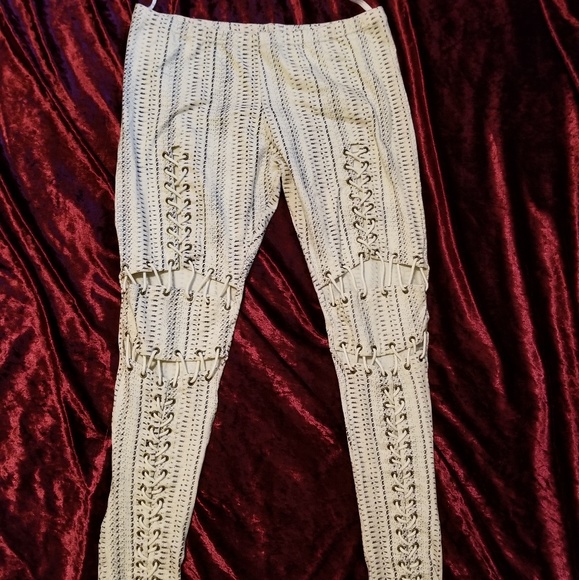 Women - Picture 4 of 4